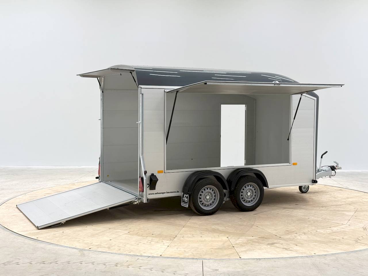 Debon-C700-Alu-iron-grey-Seitenklappe_37.jpg Cheval liberte debon c700 alu roadster iron grey +seitenklappe +seitentür – Image 1